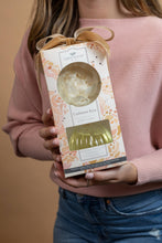 Load image into Gallery viewer, Cashmere Kiss Flower Diffuser