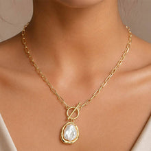 Load image into Gallery viewer, Pearl Toggle Pendant Paperclip Chain Necklace