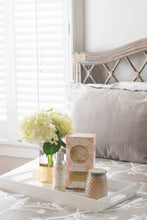 Load image into Gallery viewer, Cashmere Kiss Flower Diffuser