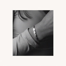 Load image into Gallery viewer, Rectangular Hammered Shiny Silver Beaded Stretch Bracelet
