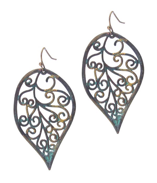 Vintage rustic metal earring - leaf