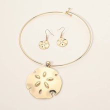 Load image into Gallery viewer, Metal Sand Dollar Pendant Choker Necklace
