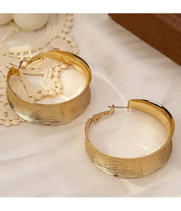 Metal hoop earring