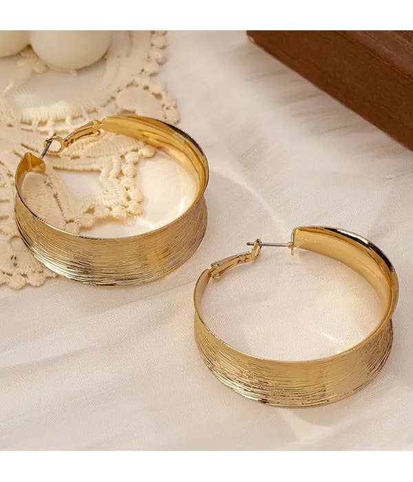 Metal hoop earring